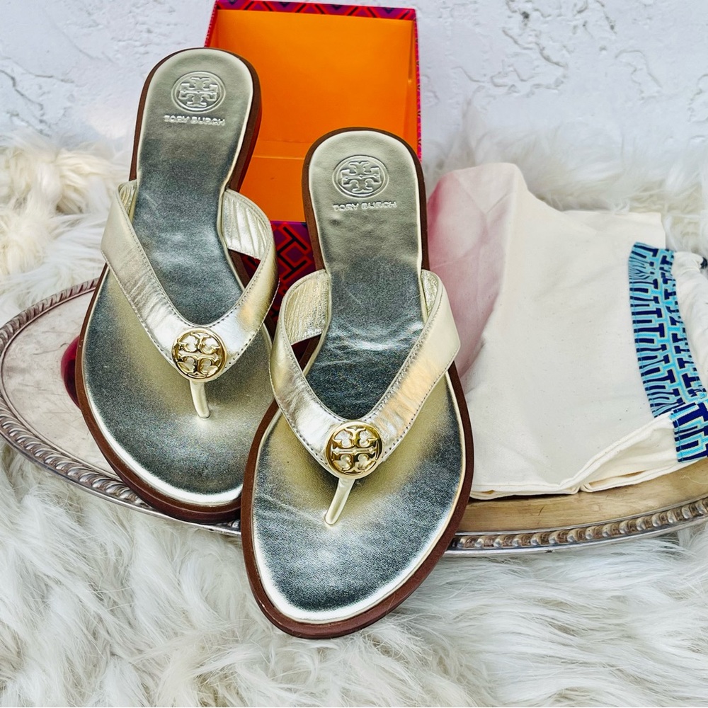 Tory Burch | Women’s Metallic Gold Benton Thong Sandal | Size 7 | NIB